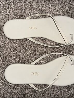 TKEES Ivory Slim-Strap Leather Flip Sandals